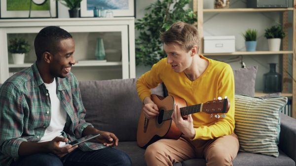 10 conseils pour choisir votre école de guitare à Avignon