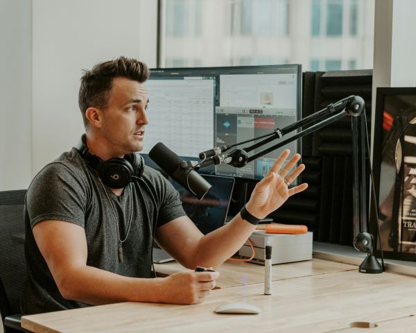 Choisissez l'agence de podcast idéale à Paris pour vos projets